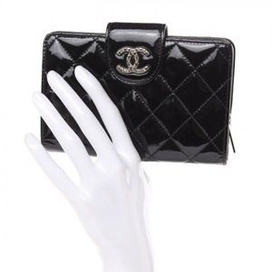 CHANEL Patent Quilted Brilliant Zipped Pocket Wallet Black